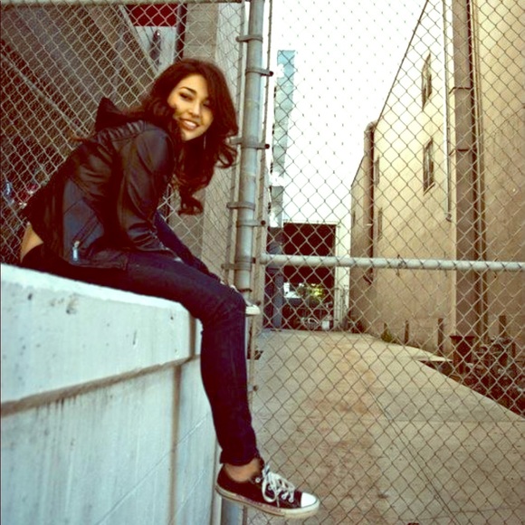 Meet your Posher, Giselle - Picture 1 of 3